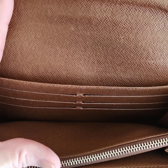 Louis Vuitton Monogram Sarah Wallet - Picture 11 of 16